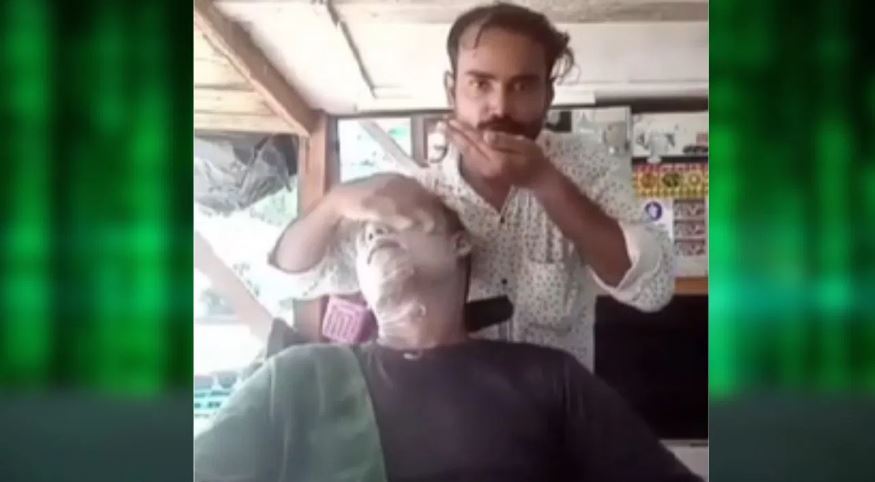 सैलून में थूक से मसाज, नाई ने खुद बनाया वीडियो और कर दिया वायरल