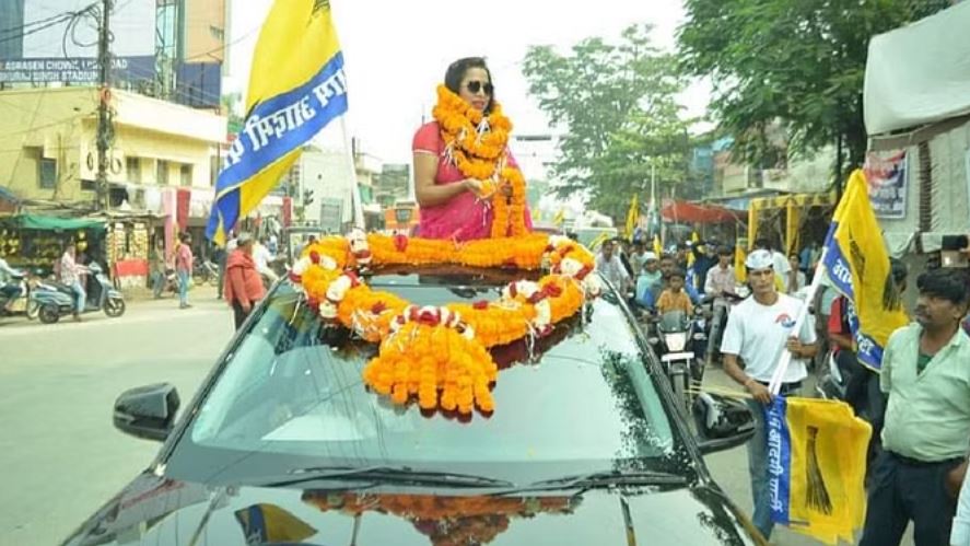 आम आदमी पार्टी को लगा बड़ा झटका, डॉ. उज्वला कराड़े ने दिया इस्तीफा