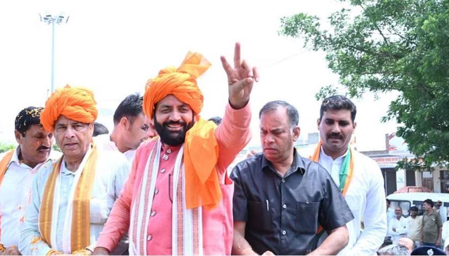 पूंडरी में सीएम सैनी का रोड शो: बोले- सरकार बनने के बाद जनता ही होगी असली थानेदार