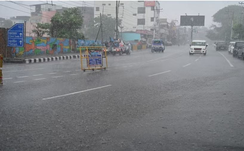 देहरादून समेत कई जिलों में भारी बारिश का यलो अलर्ट, बदरीनाथ हाईवे बंद