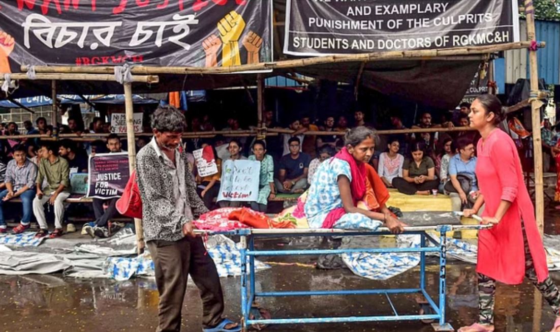 बंगाल के अस्पतालों में डॉक्टरों ने किया काम बंद, आम जनता परेशान