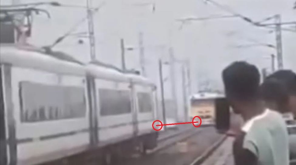 ‘बाल-बाल बची आपदा’, रेलवे ने वायरल वीडियो की बताई सच्चाई