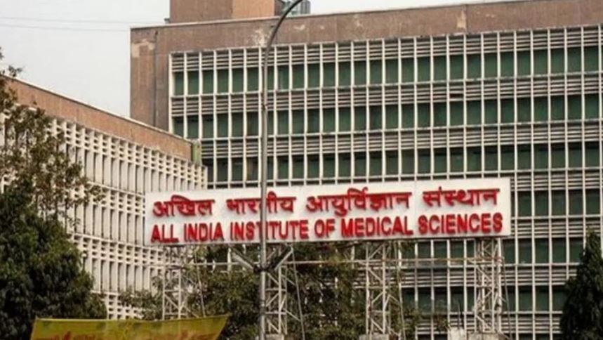 दिल्ली एम्स का सर्वर डाउन, ऑफ लाइन मोड में बन रहे पर्चे