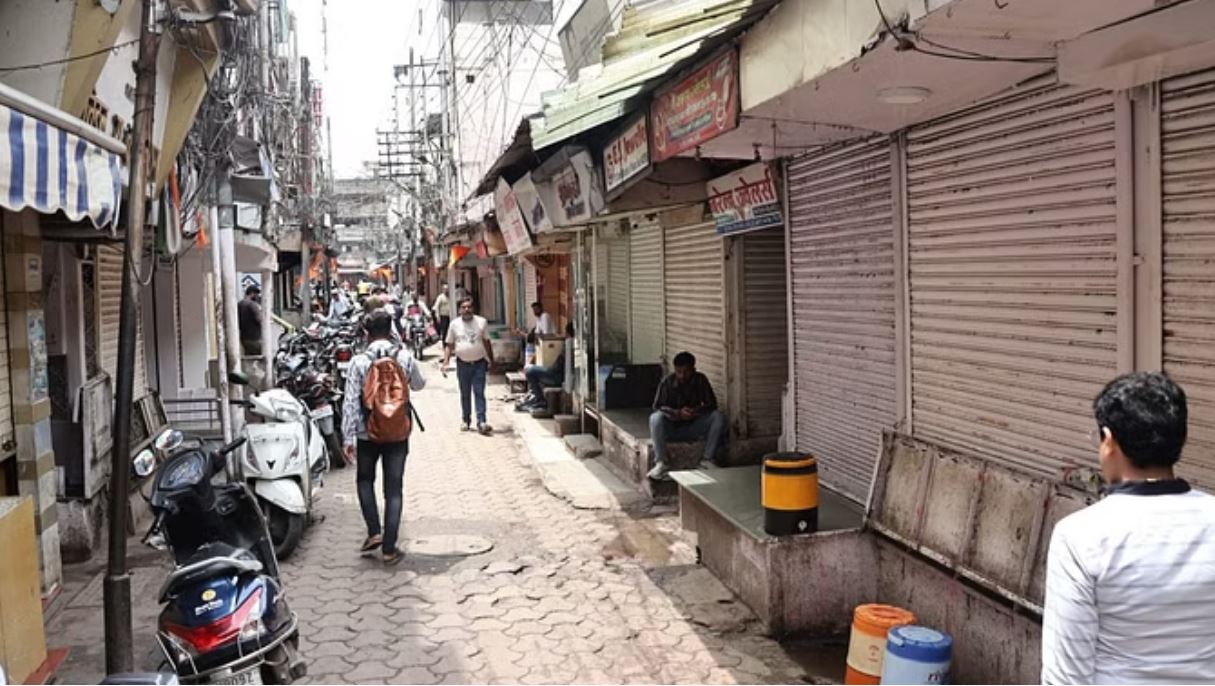 बांग्लादेश में हिन्दू परिवारों के साथ हिंसा पर इंदौर में प्रदर्शन