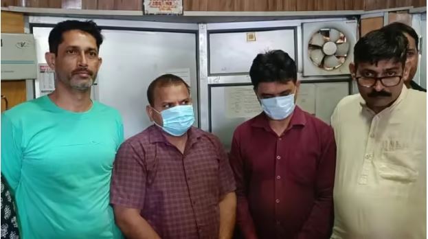 सहारनपुर में डॉक्टर और एकाउंटेंट रिश्वत लेते गिरफ्तार