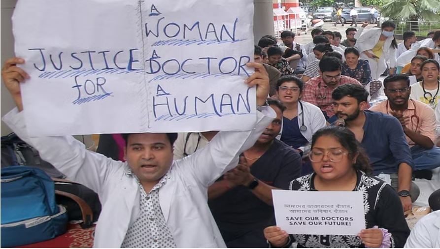 डॉक्टरों की हड़ताल से हाहाकार: मरीज हुए परेशान, फैकेल्टी से संभाला मोर्चा