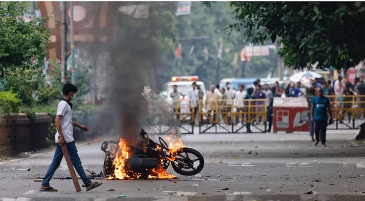 बांग्लादेश से उच्चायोग-कॉन्स्युलेट के गैर-आवश्यक कर्मचारियों को वापस बुलाया: भारत