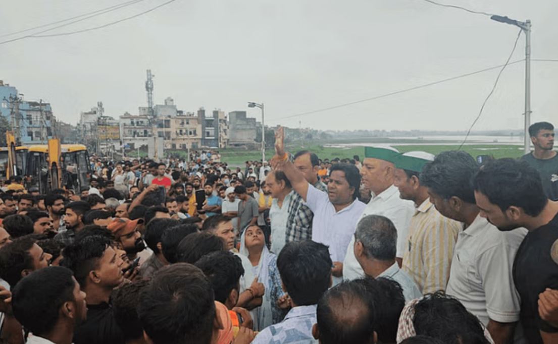 दिल्ली में बुलडोजर एक्शन: भलस्वा में अतिक्रमण हटाने पर भारी हंगामा