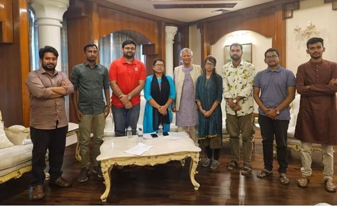 ढाकेश्वरी मंदिर पहुंचे मोहम्मद यूनुस; अल्पसंख्यक छात्रों से की मुलाकात