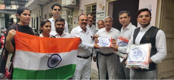 मुजफ्फरनगर: बार एसोसिएशन ने अपने घरों पर तिरंगा झंडा लगाने के लिए किया प्रेरित