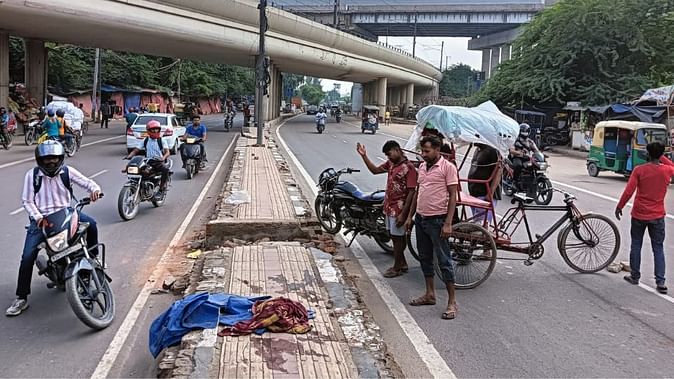 दिल्ली: बेकाबू ट्रक ने फुटपाथ पर सो रहे पांच लोगों को कुचला, तीन की मौत; दो घायल
