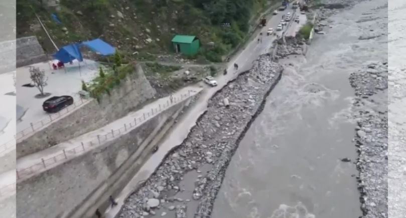 हिमाचलः भूस्खलन से प्रभावित चंडीगढ़-मनाली हाईवे पर यातायात बहाल
