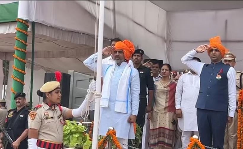 सोनीपत में आजादी का जश्न: राज्यमंत्री महिपाल ढांडा ने किया ध्वजारोहण