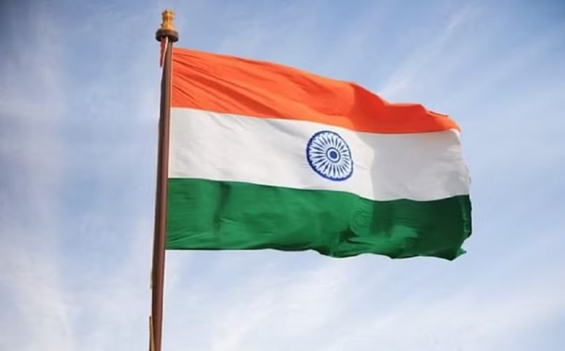 गलत तरीके से वाहन पर लगाया तिरंगा, तो जाना पड़ सकता है जेल