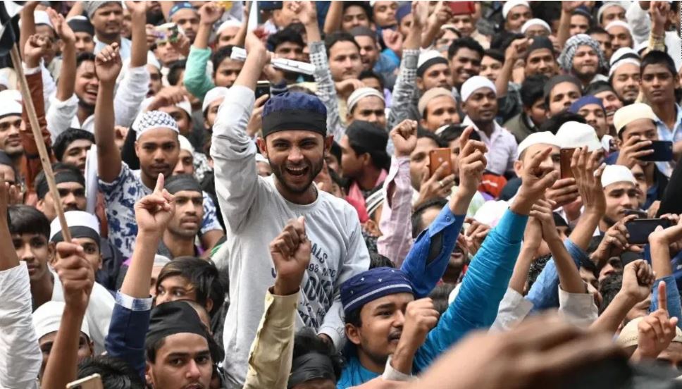 वक्फ की जमीनों पर बनी सरकारी इमारतों से किराया लिया जाए: दारुल उलूम