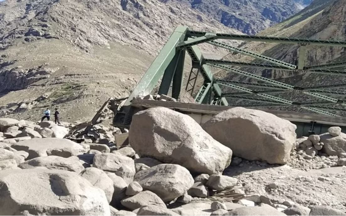 हिमाचल: दारचा के पास बादल फटने दो पुल क्षतिग्रस्त