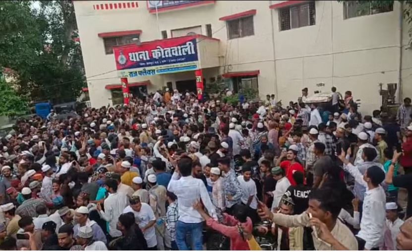 एमपी: मोहम्मद साहब पर टिप्पणी को लेकर ज्ञापन देने पहुंची भीड़ भड़की