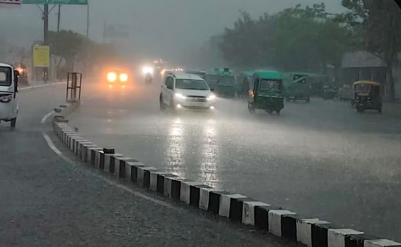 तमिलनाडु में लगातार भारी बारिश; महाराष्ट्र और बंगाल में अलर्ट जारी