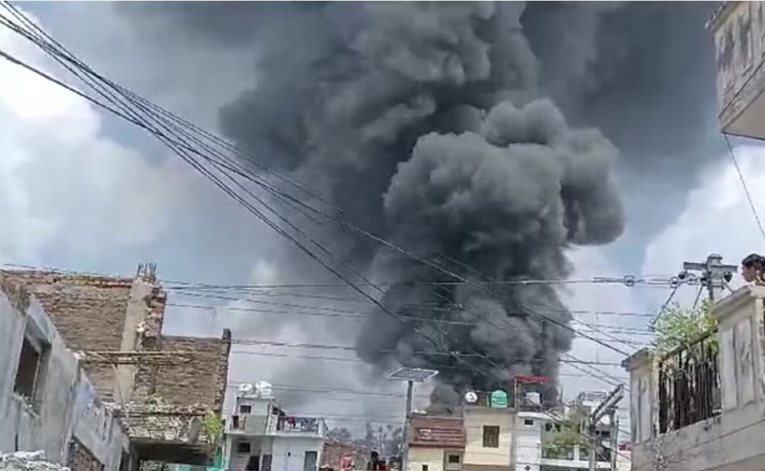 हरिद्वार: केमिकल फैक्टरी में लगी भीषण आग, कर्मचारियों ने भागकर बचाई जान