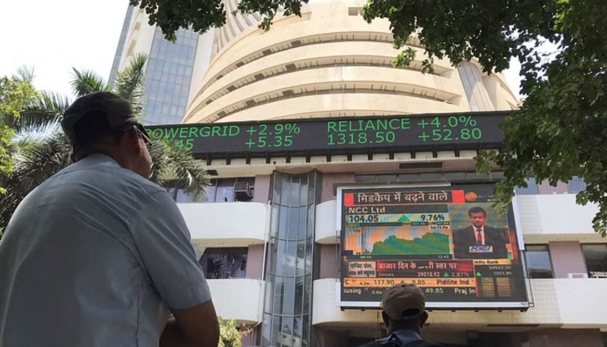 बाजार में निवेशकों को ₹7.17 लाख करोड़ का फायदा; सेंसेक्स 1330 अंक चढ़ा