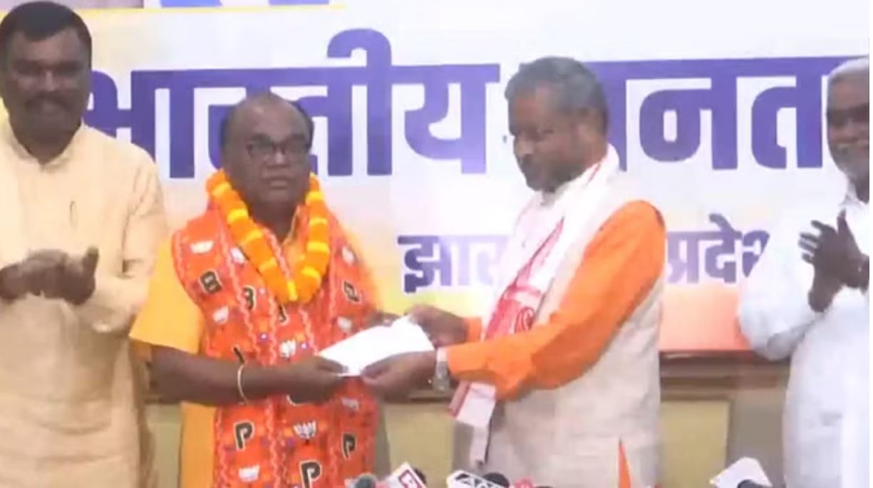 झारखंड: चंपई सोरेन के बाद लोबिन हेम्ब्रम भाजपा में शामिल