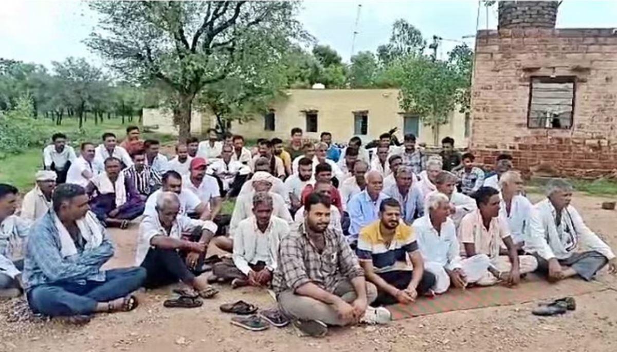 नागौर: कार्रवाई न होने पर ग्रामीणों का धरना, थानाधिकारी बोले- जो करना है करो