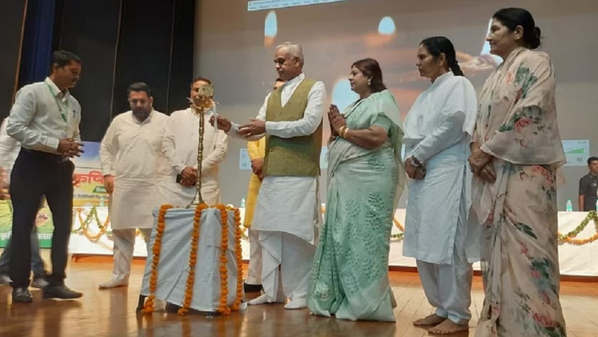 सोनीपत पहुंचे राज्यपाल आचार्य देवव्रत: किसानों के साथ किया संवाद