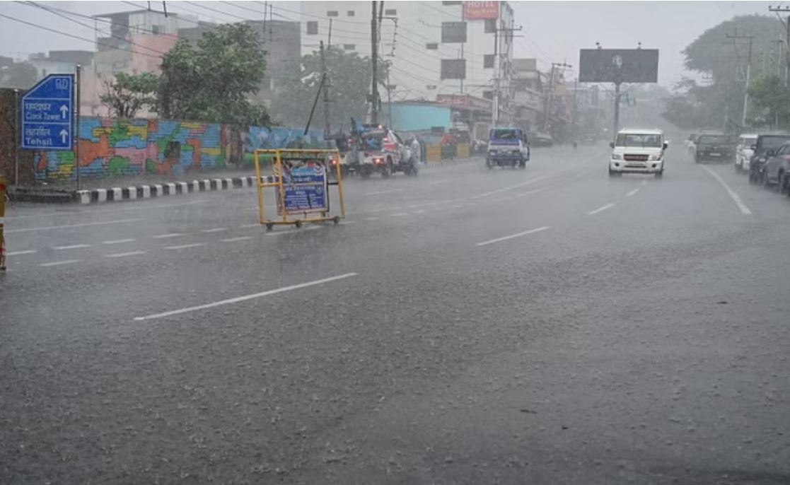 देहरादून में झमाझम बारिश, छह जिलों में येलो अलर्ट