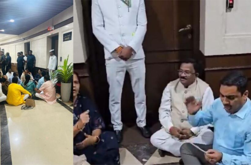 निलंबित बीजेपी विधायकों का हेमंत सोरेन के चैंबर के बाहर प्रदर्शन