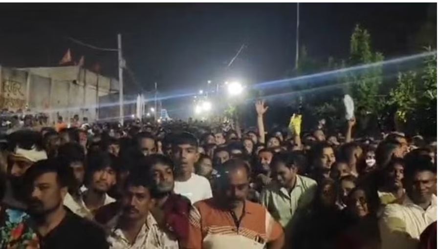 नागपंचमी: साल में एक दिन दर्शन देने वाले नागचंद्रेश्वर के दर पर पहुंचे तीन लाख लोग