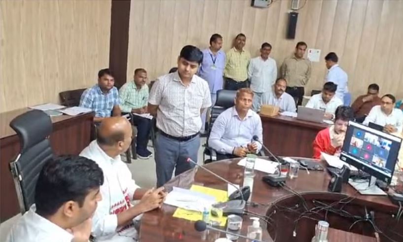मेरे बाप का बाप भी रेत खनन कर रहा हो तो कार्रवाई करो, मोदी के मंत्री को बैठक में आया गुस्सा