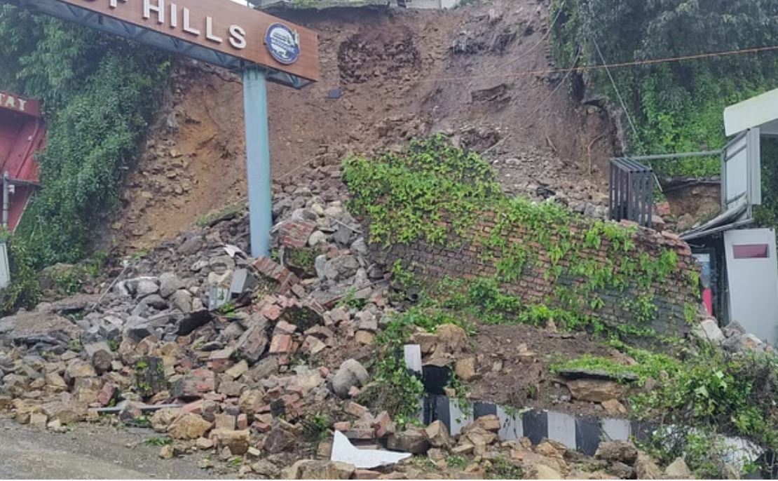 आज भी कई जिलों में भारी बारिश की चेतावनी, देहरादून-मसूरी मार्ग पर कई जगह भूस्खलन