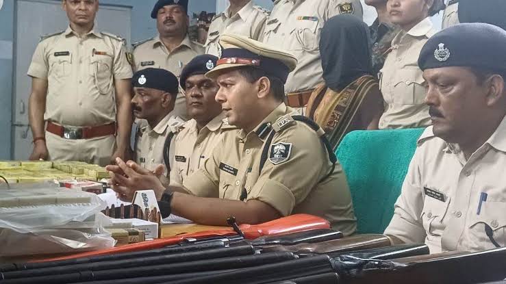 गया: भिंडी के खेत से 15 सौ कारतूस बरामद; अवैध हथियार के साथ महिला समेत 3 गिरफ्तार