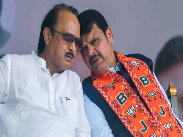महाराष्ट्र में कांग्रेस के दो विधायक छोड़ सकते हैं पार्टी, अजित से की मुलाकात