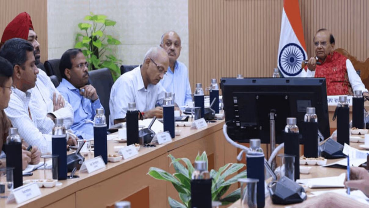 एलजी सक्सेना ने की समीक्षा बैठक, साल के अंत तक दिल्ली के अस्पतालों में भर्ती के निर्देश