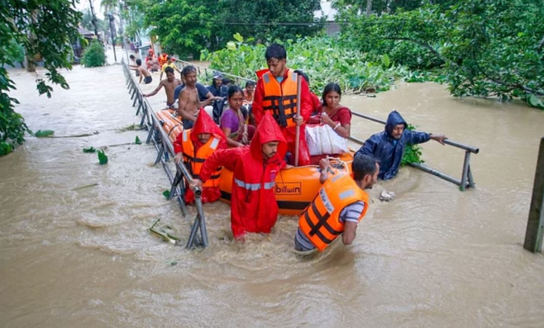 त्रिपुरा में भूस्खलन और बाढ़ से हाहाकार; 10 लोगों की मौत, एक लापता