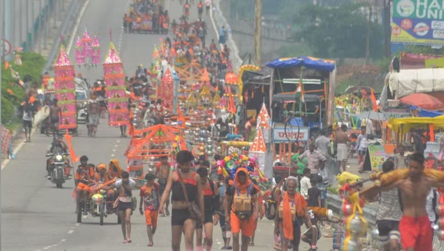 हापुड़: ट्रैक्टर ट्राली पलटी, दो कांवड़ियों की मौत; 16 घायल