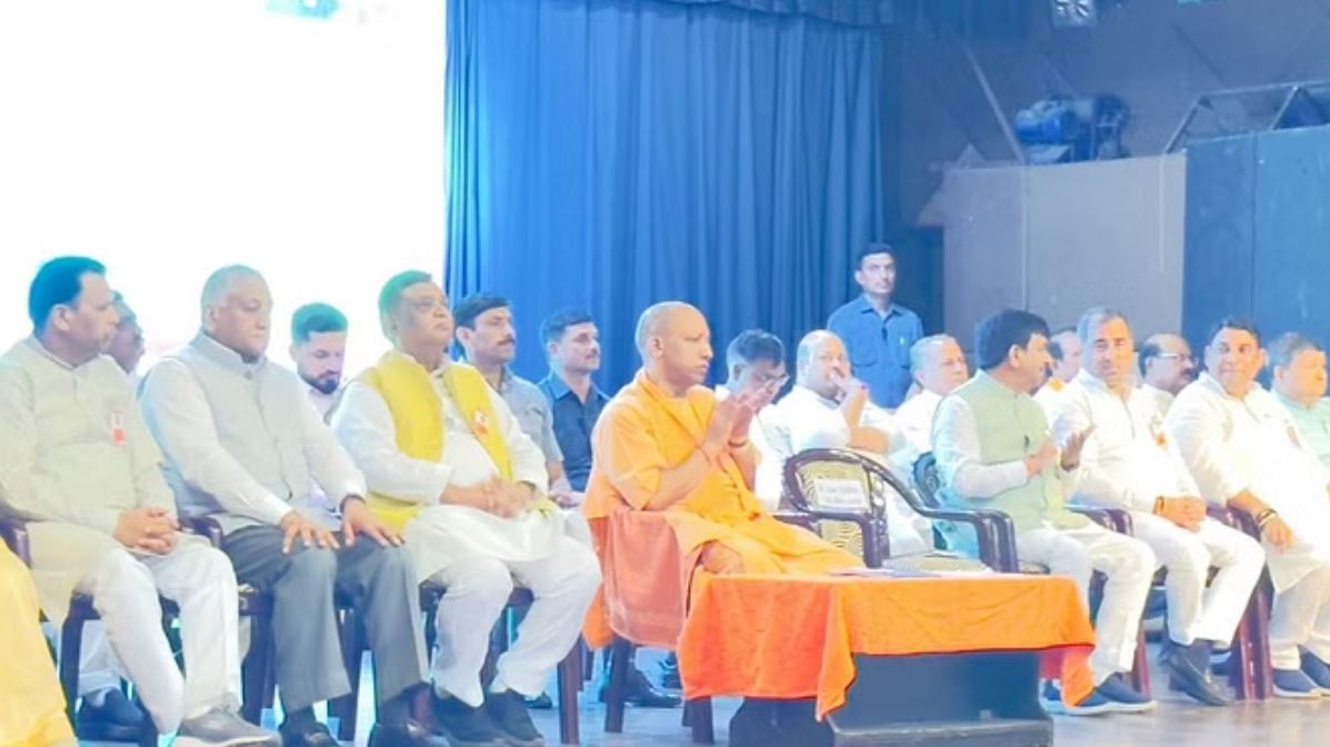 गाजियाबाद: सीएम योगी ने लिया उपचुनाव की तैयारियों का जायजा