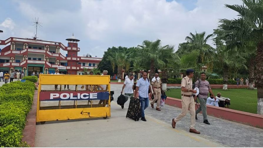सिरसा में डेरे की गद्दी को लेकर विवाद, इंटरनेट सेवा बंद
