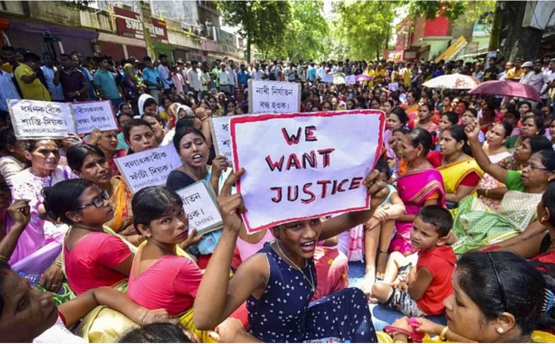 असम: नागांव में नाबालिग से दुष्कर्म, सड़कों पर उतरे लोग