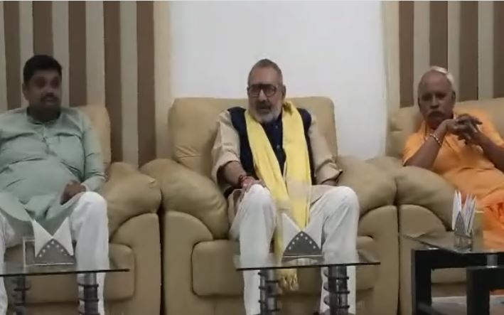 ममता बनर्जी को इस्तीफा दे देना चाहिए: केंद्रीय मंत्री गिरिराज सिंह