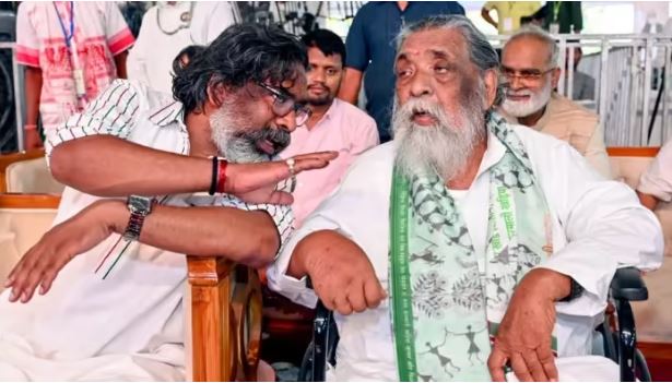 हेमंत सोरेन से मिलने पहुंचे मंत्री-विधायक, चंपई सोरेन को लेकर सियासी हलचल तेज
