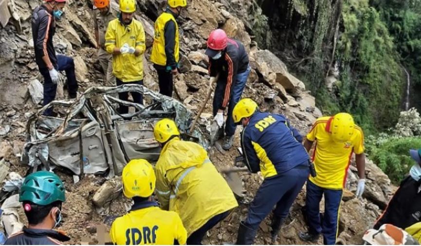 उत्तराखंड: बारिश और लैंडस्लाइड से 13 लोगों की मौत