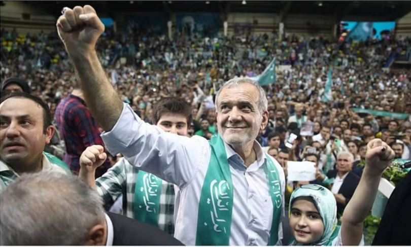 इस्राइल पर हमले को लेकर ईरान में दो फाड़, राष्ट्रपति और ताकतवर रिवोल्यूशनरी गार्ड्स में ठनी