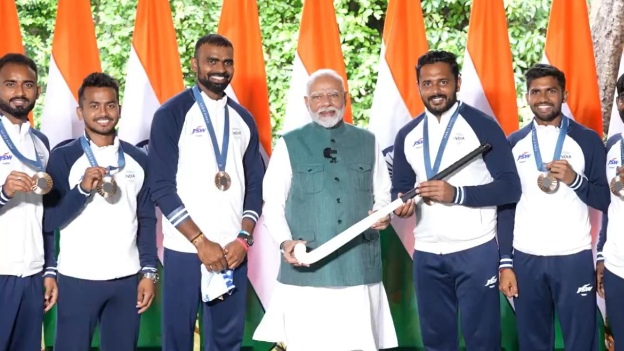 पीएम मोदी ने ओलंपिक पदक विजेताओं से की मुलाकात