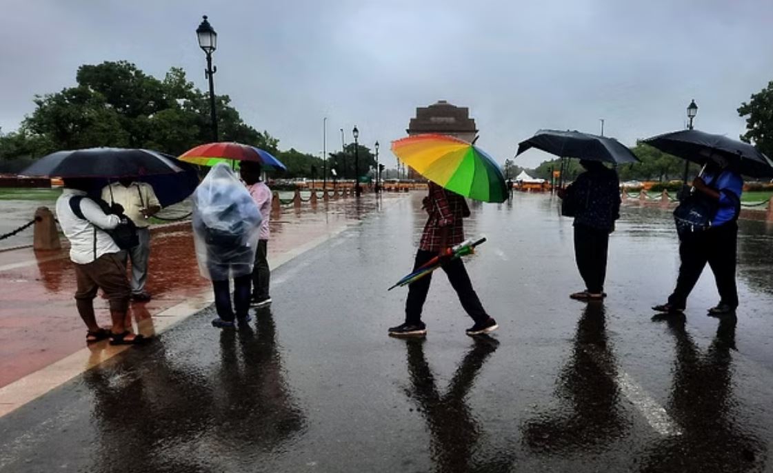 दिल्ली-एनसीआर के कई इलाकों में हुई बारिश, जानें अगले दो दिन कैसा रहेगा मौसम