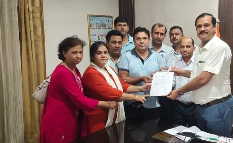 हरियाणा: एनएचएम कर्मियों ने चार दिन और बढ़ाई अपनी हड़ताल