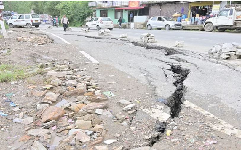 शिमला में झमाझम बरसे बादल, राज्य में भूस्खलन से 65 सड़कें बाधित