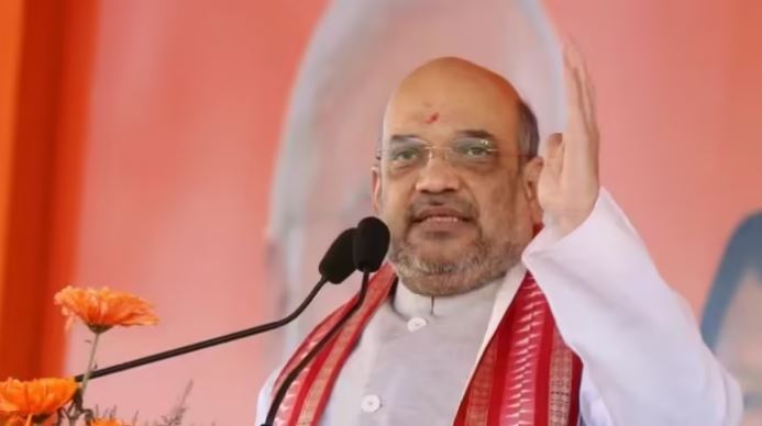जम्मू कश्मीर का अलग झंडा, अलग संविधान क्या कांग्रेस की भी है यही मंशा: शाह के राहुल से 10 सवाल