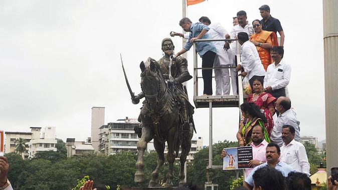 शिवाजी की प्रतिमा गिरने की जांच और नई मूर्ति बनाने के लिए पैनल गठित; शिंदे का एलान